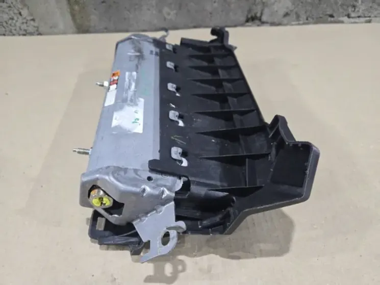 Подушка безопасности в колени Toyota RAV4 xa50 OEM 73910
