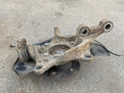 Кулак поворотный toyota rav4 50 xa50 2018- перед. лев.