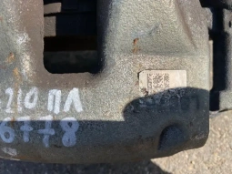 Суппорт тормозной toyota corolla e210  2018- перед. лев.