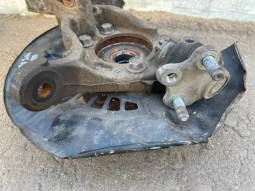 Кулак поворотный toyota rav4 50 xa50 2018- перед. лев.