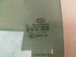 Стекло двери kia sportage ql 2015-2021 задн. лев.