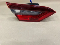 Фонарь в крышку багажника toyota camry 70 xv70 2017-2023 задн. лев.