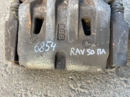 Суппорт тормозной Toyota RAV4 50 XA50 2018-2023 Перед. 